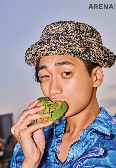 하와이안 셔츠·라피아 해트 모두 가격미정 디올 맨 제품. 