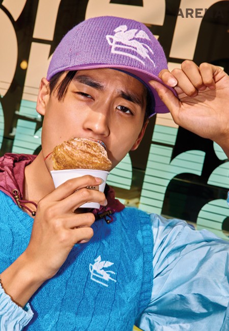 파란색 니트 베스트·아노락 재킷·연보라색 캡 모두 가격미정 에트로 제품.