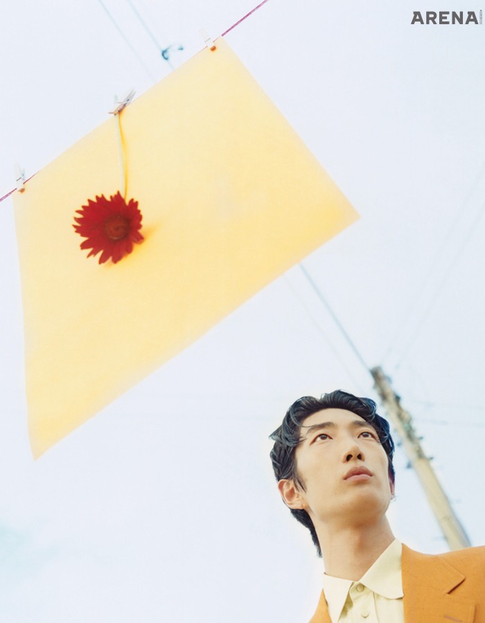 오렌지색 재킷 3백10만원·아이보리색 셔츠 1백32만원 모두 구찌 제품.