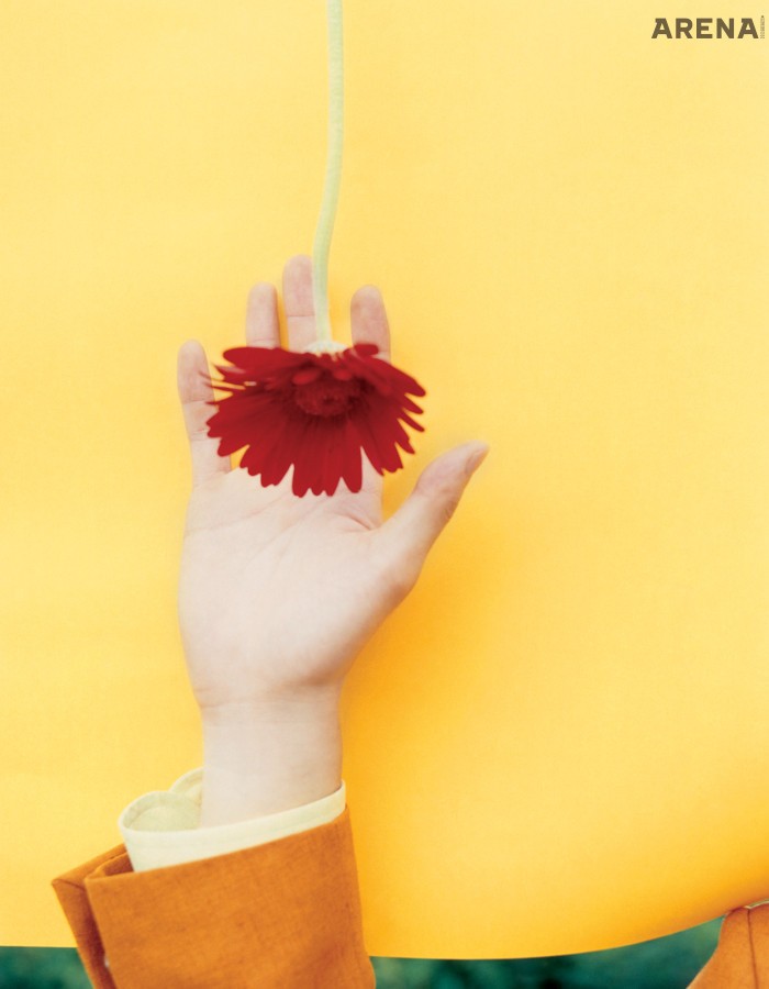 오렌지색 재킷 3백10만원·아이보리색 셔츠 1백32만원 모두 구찌 제품.