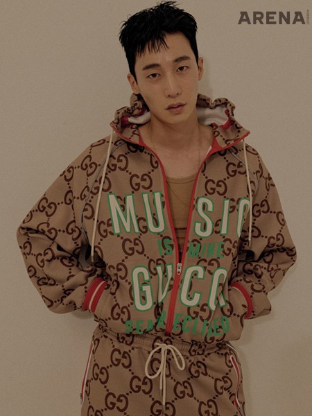 슬리브리스 가격미정 발렌시아가, 집업 후드 재킷 2백77만원·조거팬츠 2백7만원 모두 구찌 제품.