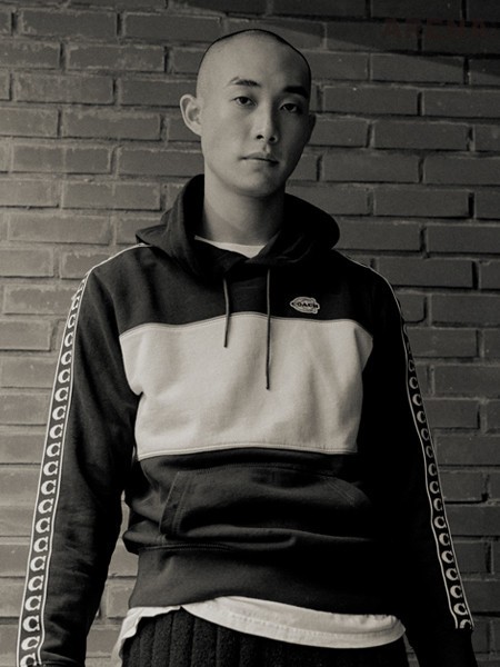 로고 라인 후드 스웨트 셔츠 가격미정 코치, 니트 쇼츠 1백19만원 2 몽클레르 1952 제품. 