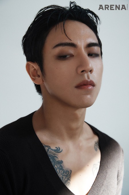 브이넥 울 니트 보테가 베네타 제품. 