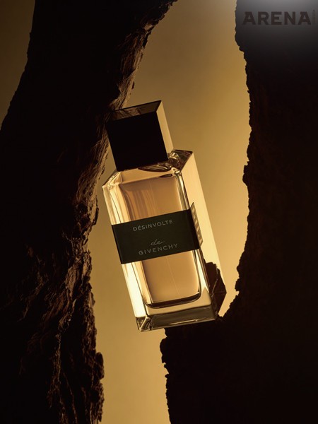 튜베로즈의 화이트 플로럴 부케 향과 대조적인 앰버리 베티버 베이스 노트의 우디한 느낌이 만나 생동감 넘치는 데장볼트 드 지방시 100mL 26만원대 지방시 뷰티 제품.