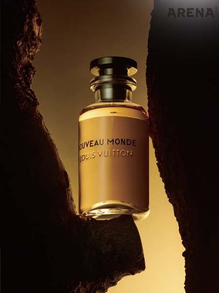 우드 아삼의 가죽 향이 코코아와 유향, 샤프론의 강한 풍미와 만나 이국적으로 마무리되는 누보 몽드 100mL 38만원 루이 비통 제품.