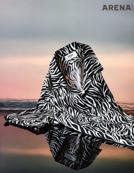 검은색 호랑이 무늬 실크
셔츠 가격미정 셀린느 by 육스
닷컴 제품.