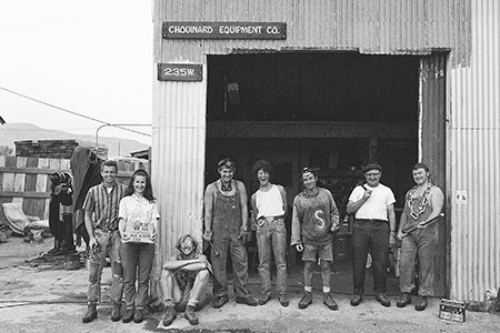 파타고니아 창립자, 이본 쉬나드는
젊은 시절 손수 대장간에서 암벽등반
장비를 제작했다.