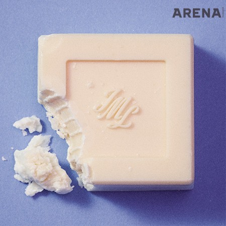 비타민 E 함량이 높은 월계수
잎 추출물에 블랙베리 과즙을
담은 블랙베리 앤 베이 솝 100g
3만8천원 조 말론 런던 제품