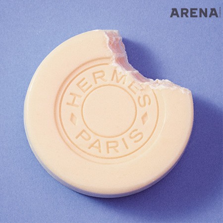 알란토인 성분이 피부 연화에
도움을 주는 오 도랑쥬 베르트
오드코롱 퍼퓸드 솝 100g
3만4천원 에르메스 제품.