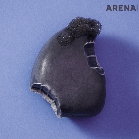 인체 곡선에 맞춘 형태로 뭉친
근육과 막힌 림프 순환을
풀어주는 마사지 블랙빈 샴푸 바
90g 1만6천원 리솔츠 제품.