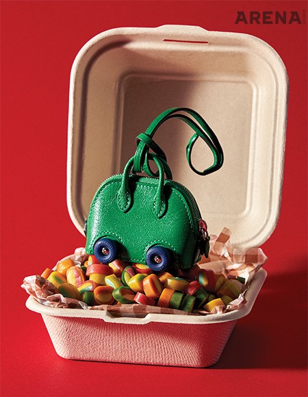 바퀴를 장식한 볼리드 백 모양의 참 가격미정 에르메스.