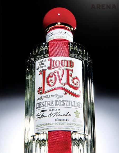 ‘사랑의 물약’이라는 이름처럼 스파이시한 칠리와 머스크 노트가
매혹적인 조화를 이루는 리퀴드 러브 오 드 퍼퓸 100mL 34만7000원 펜할리곤스.