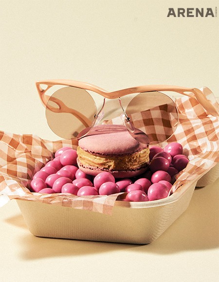 구불구불한 살구색 프레임이 돋보이는 선글라스 가격미정 프라다 제품