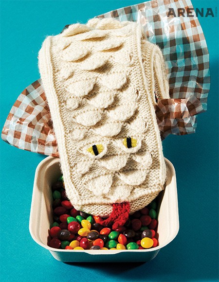 뱀의 모습을 위트 있게 구현한 니삭스 가격미정 보테가 베네타.