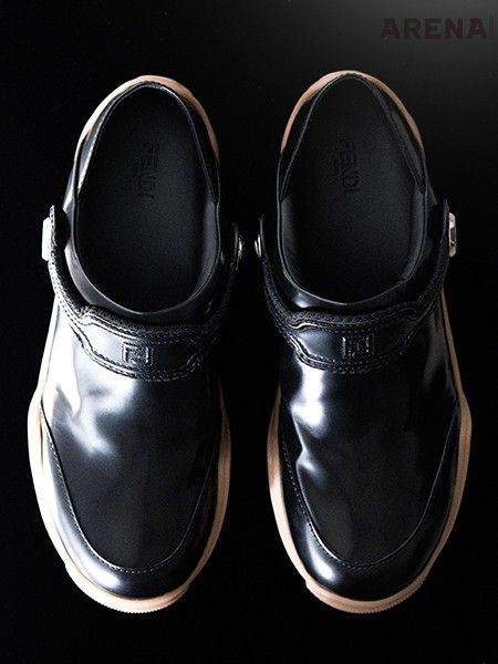 FF 모티브 랩 클로그 100만원대 펜디 제품. 