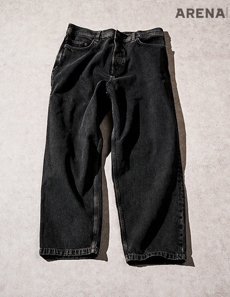 빈티지한 워싱의 여유로운 블랙 데님 팬츠 17만5000원 코스 제품. 