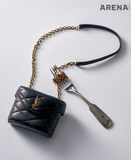 아웃 스티치 소재의 마이크로 박스 백 가격미정 생 로랑 by 안토니 바카렐로 제품.