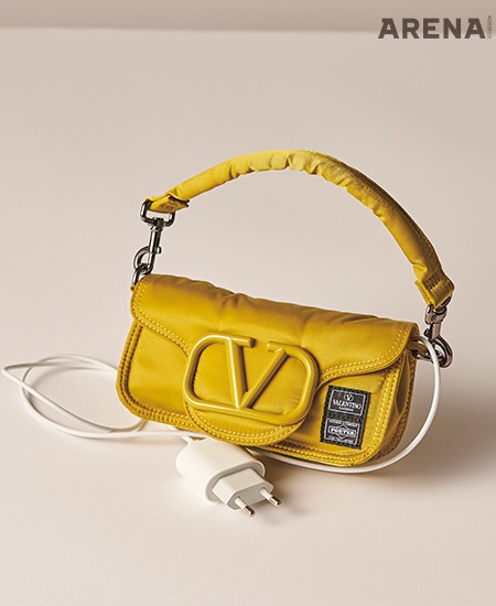 포터와 협업한 테크니컬 패브릭 소재의 미니 숄더백 가격미정 발렌티노 가라바니 제품.