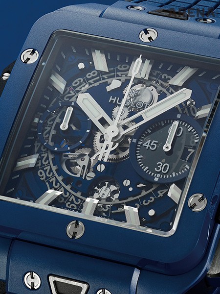 다이얼 부분을 확대해 촬영한 것.
베젤의 H 나사는 장식이 아닌
실제 기능을 한다. 6시 방향의
칼럼 휠 중앙에도 위블로의 H가
보인다.