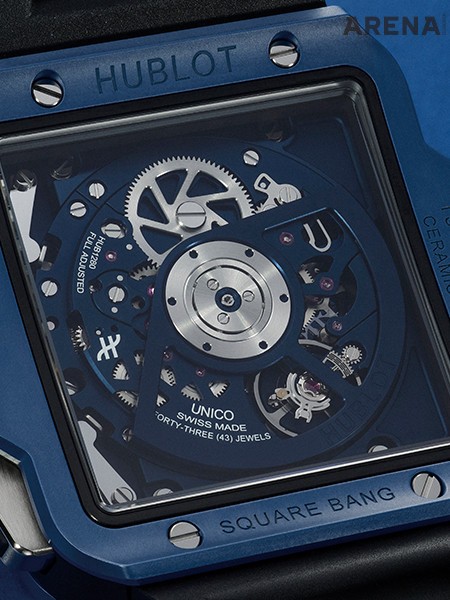 무브먼트를 뒤에서 본 모습. ‘첨단
기계처럼 보이겠다’는 디자인
방향성을 느낄 수 있다.