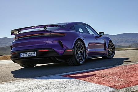 바이삭 패키지는 타이칸 터보 S보다 71kg이 가볍다. 