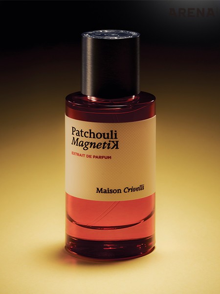 시원한 파촐리 향 뒤로 짙은 가드니아와 샌들우드 향이 맴돌아 마치 비 내리는 숲속을 가로지르는 듯한 파촐리 마그네틱 엑스뜨레 50mL 29만8000원 메종 크리벨리 by 라뜰리에 데 퍼퓸 제품.