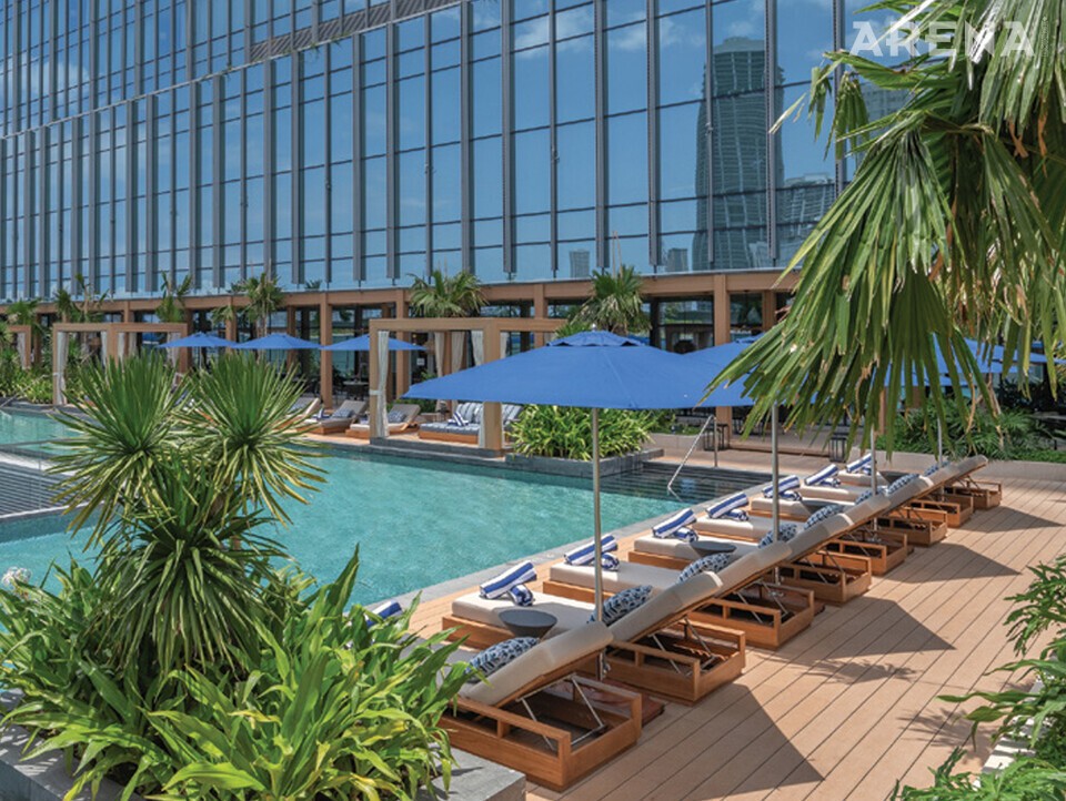 럭셔리한 야외 수영장, 피트니스센터, 스파도 마련됐다.