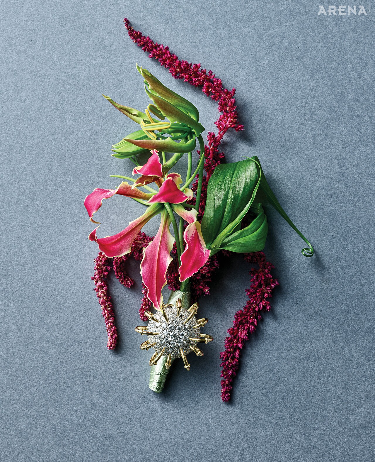 4.34캐럿의 다이아몬드가 입체적으로 세팅된 아폴로 브로치 가격미정 티파니 제품.