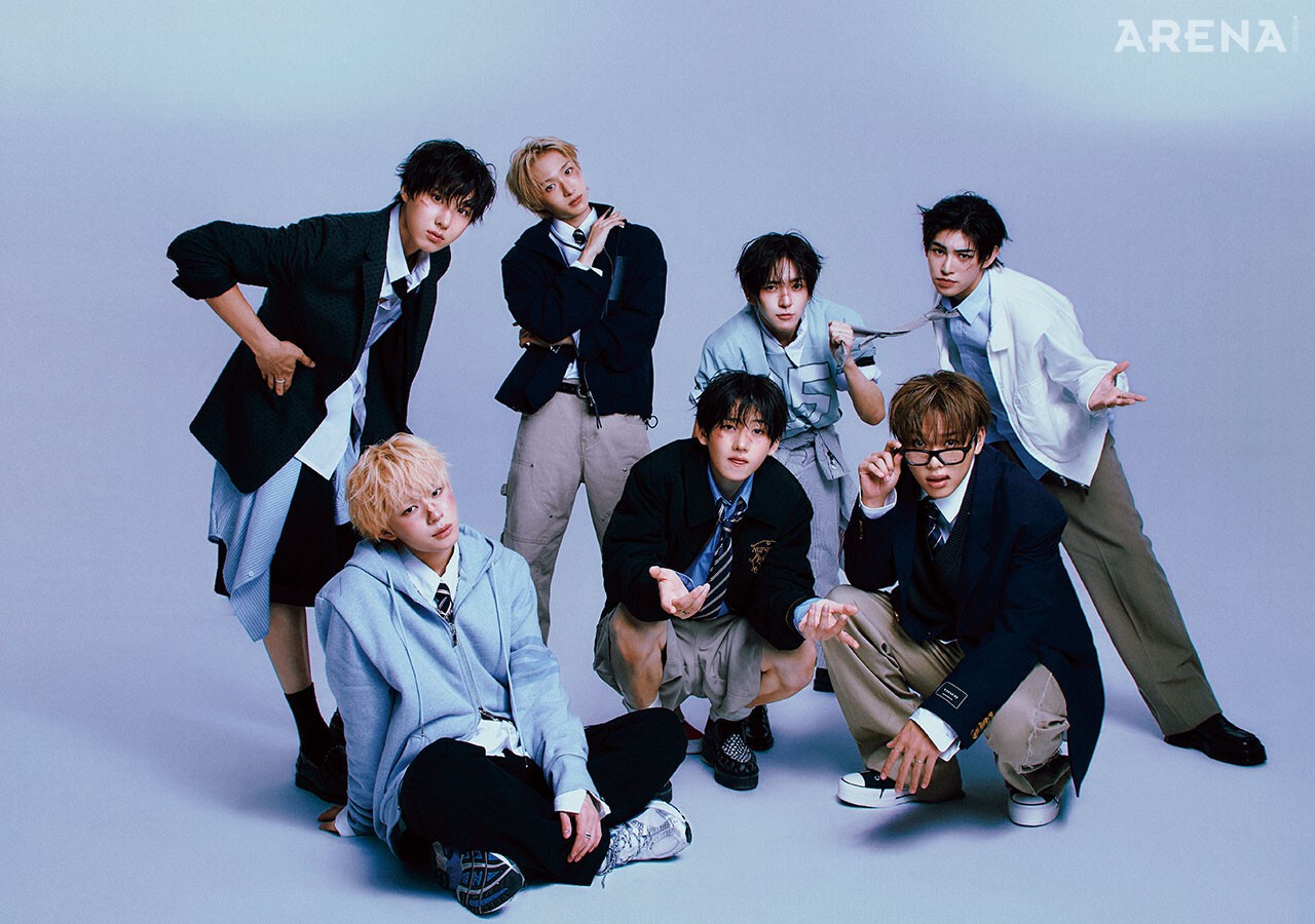 (왼쪽부터 시계 방향으로) 주왕 재킷·셔츠·타이 모두 디올 맨, 허리에 묶은 셔츠 노티카, 팬츠 준지, 네크리스·링 모두 다니엘 웰링턴, 벨트·슈즈·이어 커프 모두 스타일리스트 소장품. 동화 재킷 로에베, 이너 톱 뉴에라, 팬츠 낫포너드, 스니커즈 반스, 브레이슬릿 크롬하츠, 셔츠·타이·벨트 모두 스타일리스트 소장품.  동현 허리에 묶은 재킷·팬츠·슈즈 모두 톰브라운, 톱 로어스, 셔츠·이어 커프·링 모두 스타일리스트 소장품. 민제 재킷·셔츠·팬츠·타이 모두 디올 맨, 벨트·슈즈·네크리스·링 모두 스타일리스트 소장품. 아마루 재킷·팬츠 모두 코치, 스니커즈 컨버스, 안경 프라다 by 룩소티카, 베스트·셔츠·타이·링 모두 스타일리스트 소장품. 계훈 재킷 드롤 드 무슈, 팬츠 로어스, 네크리스 스와로브스키, 셔츠·타이·슈즈·링 모두 스타일리스트 소장품. 케이주 집업 후디 톰브라운, 팬츠 텍스, 스니커즈 아식스, 네크리스 레인세인, 링 블랙퍼플, 셔츠·타이 모두 스타일리스트 소장품. 