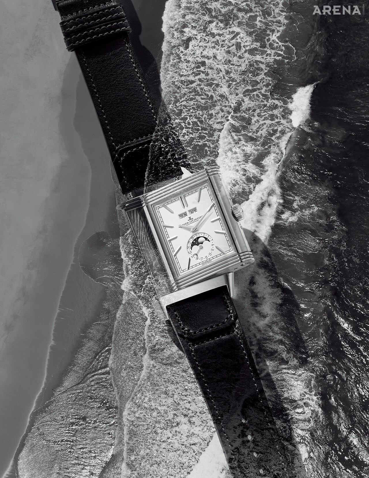 리베르소 트리뷰트 듀오페이스 캘린더 29.9×49.4mm 2400만원대.