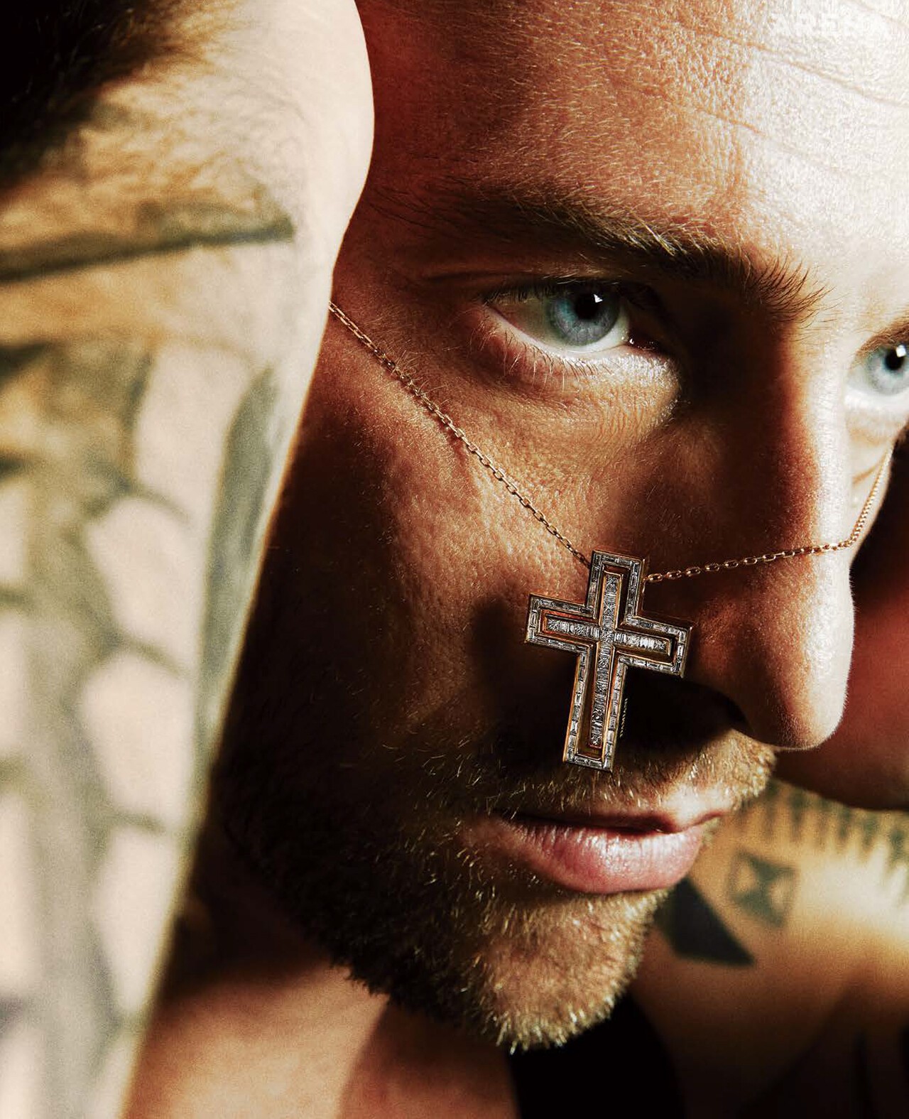 핑크 골드에 다이아몬드를 세팅한 벨 에포크 네크리스 다미아니 제품.