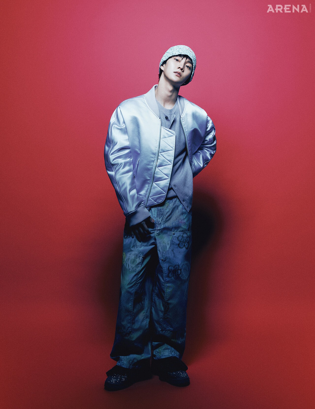 블루종 재킷 꾸레쥬, 카디건 렉토, 팬츠 겐조, 니트 비니 어티슈, 슈즈 스타일리스트 소장품.