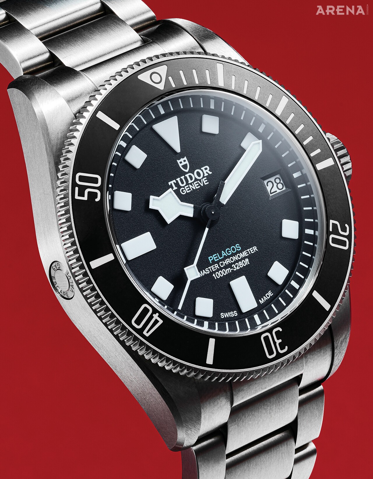 기계식 시계의 극한을 뛰어넘은 기억해야 할 이름. 기존 500m 방수가 가능한 펠라고스에서 곱절인 1000m 방수가 가능하다. 브랜드 내에서 방수 기능이 가장 우수한 모델로 그 훈장은 6시 방향에 민트색으로 새긴 ‘PELAGOS’에서 확인할 수 있다. 펠라고스 울트라 43mm 840만원대.