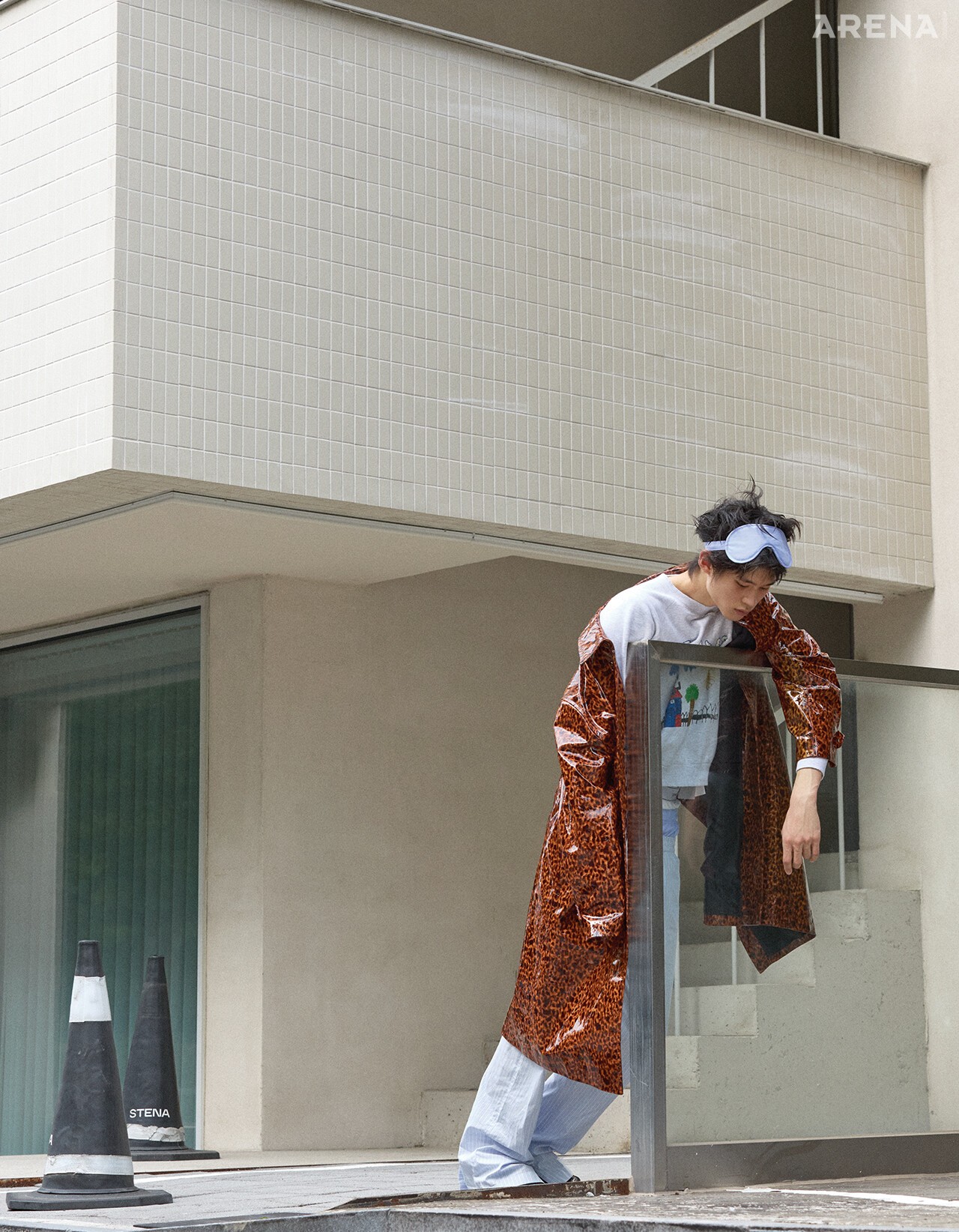 페이턴트 코트 가격미정 구찌, 스웨트 셔츠·줄무늬 포플린 팬츠 모두 가격미정 셀린느, 박서 쇼츠 21만원·수면 안대 12만5000원 모두 테클라, 로고 밴드 브리프 가격미정 칼하트 제품.