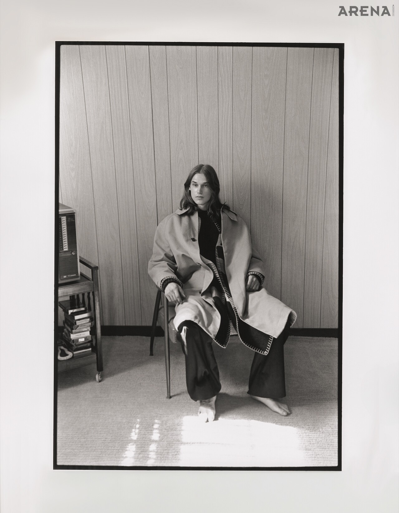 발마칸 코트·기하학적 패턴의 라이너 코트·니트 톱·팬츠 모두 에르메스 제품.