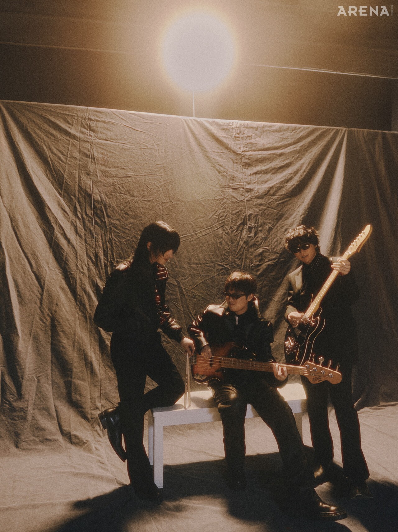 동규가 입은 레더 재킷·셔츠·팬츠 맥퀸, 신발 스타일리스트 소장품.순종이 입은 레더 코트·셔츠 모두 큐레이티드 퍼레이드, 팬츠 이니어, 선글라스 맥퀸, 신발 캠퍼, 타이 스타일리스트 소장품.다니엘이 입은 셔츠 생 로랑, 신발 맥퀸, 스카프 외리케, 선글라스·반지 모두 본인 소장품, 재킷·팬츠 모두 스타일리스트 소장품.