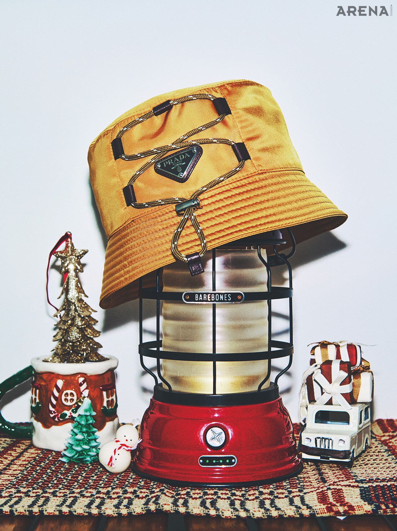 아웃도어 스타일에서 영감받은 스피드록 버킷 해트 가격미정 프라다 제품.